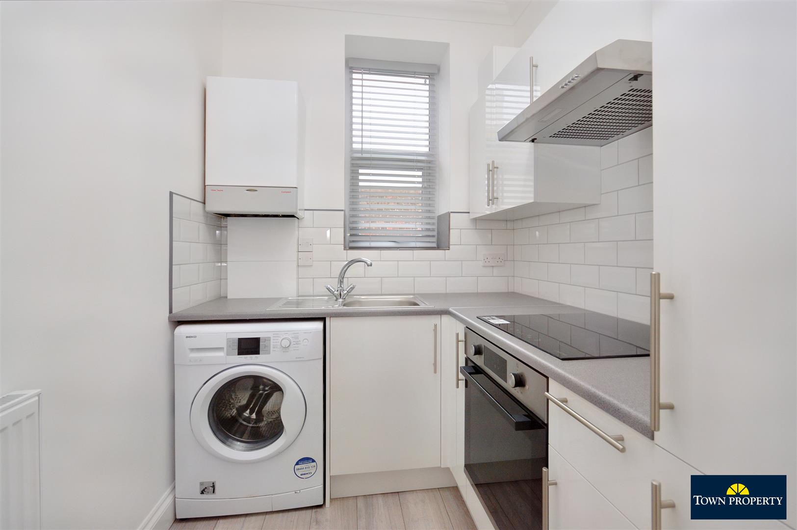 Property Details for 7886 Seaside Road Eastbourne East Sussex BN21 3PZ Town Property Estate